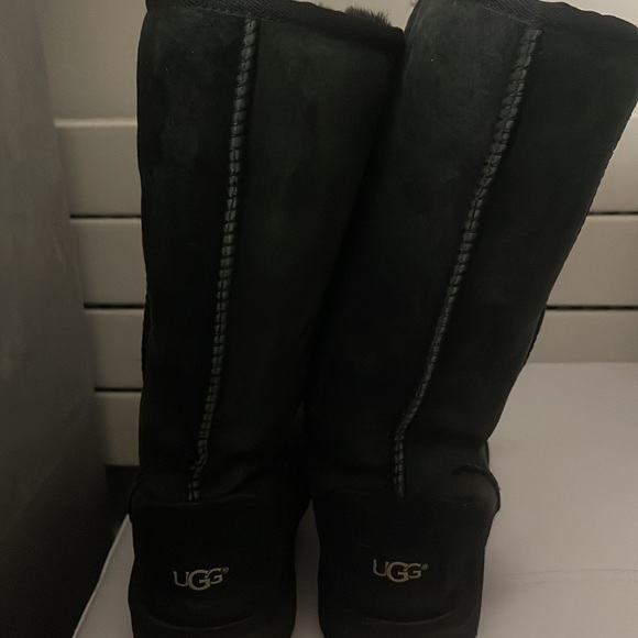 Ugg Boots - Picture 2 of 4